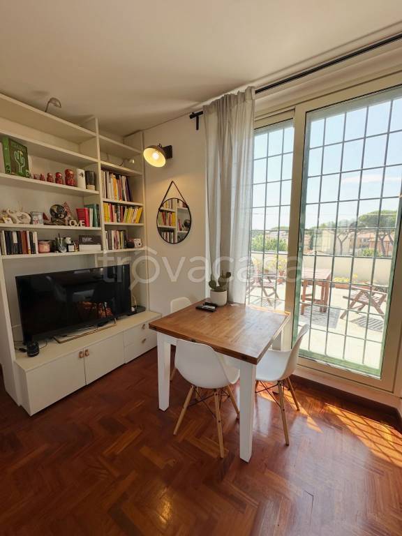 appartamento in vendita a Roma in zona Appio Pignatelli