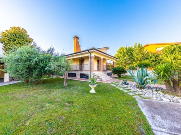 casa indipendente in vendita a Roma in zona Castelverde