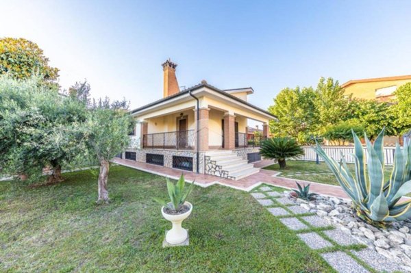 casa indipendente in vendita a Roma in zona Castelverde