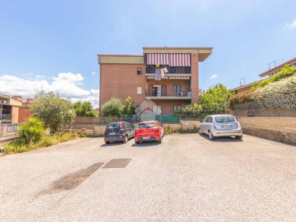 appartamento in vendita a Roma in zona Lunghezza