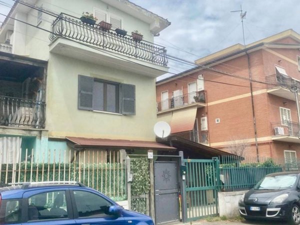 appartamento in vendita a Roma in zona Giardini di Corcolle