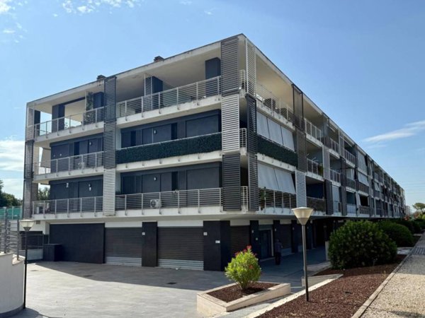 negozio in vendita a Roma in zona Ponte Mammolo