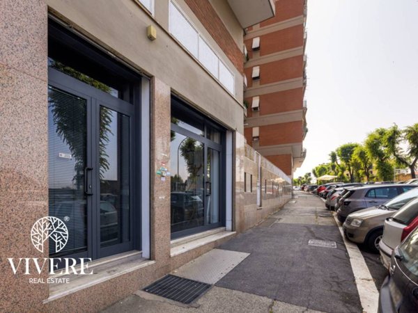 negozio in vendita a Roma in zona Collatino