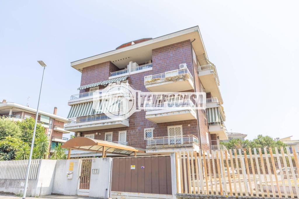 appartamento in vendita a Roma in zona Casal Morena