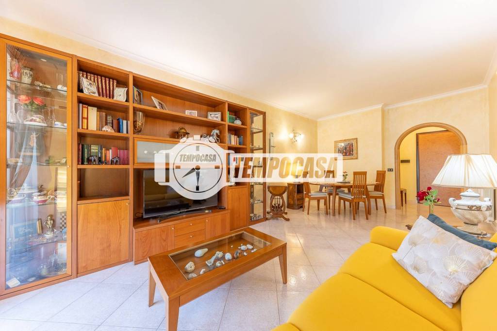 appartamento in vendita a Roma in zona Casal Morena