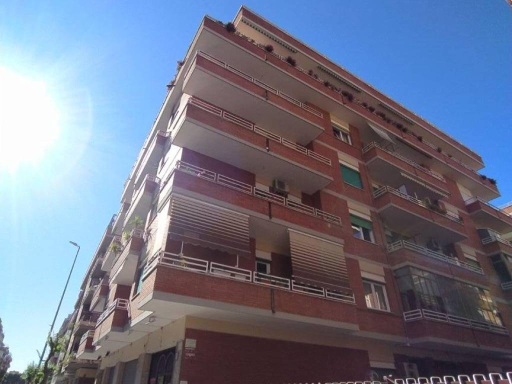 appartamento in vendita a Roma in zona Ostia