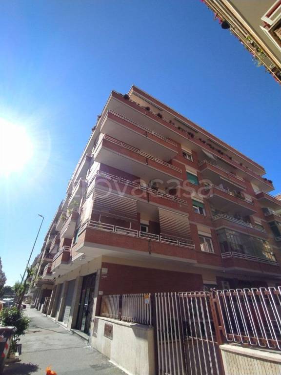 appartamento in vendita a Roma in zona Ostia