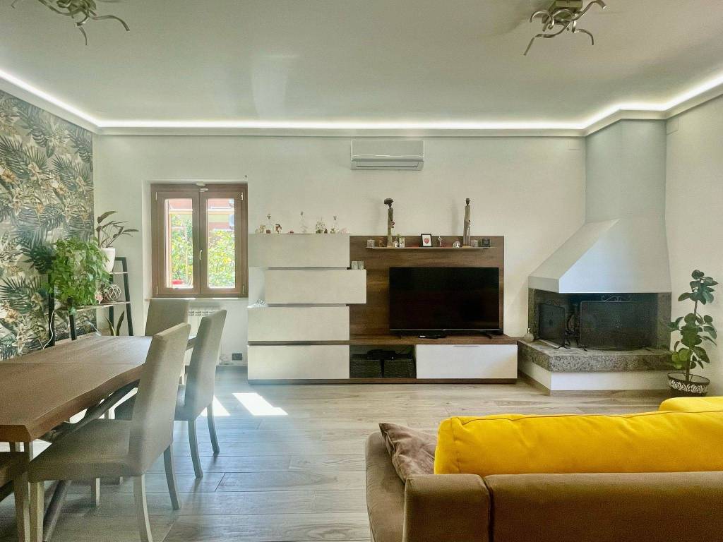 casa indipendente in vendita a Roma in zona Romanina