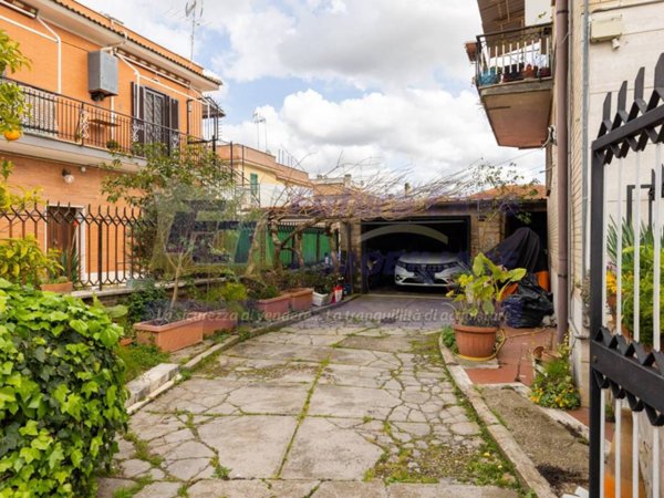 appartamento in vendita a Roma in zona Acilia
