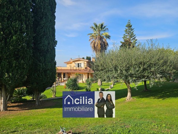 pentavano in vendita a Roma in zona Acilia
