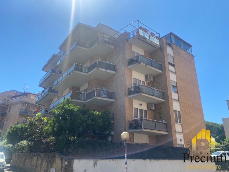 appartamento in vendita a Roma in zona Corviale