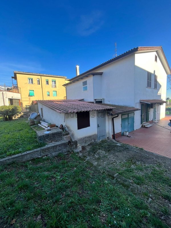 casa indipendente in vendita a Roma in zona Osteria Nuova