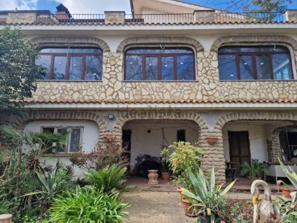 casa indipendente in vendita a Roma