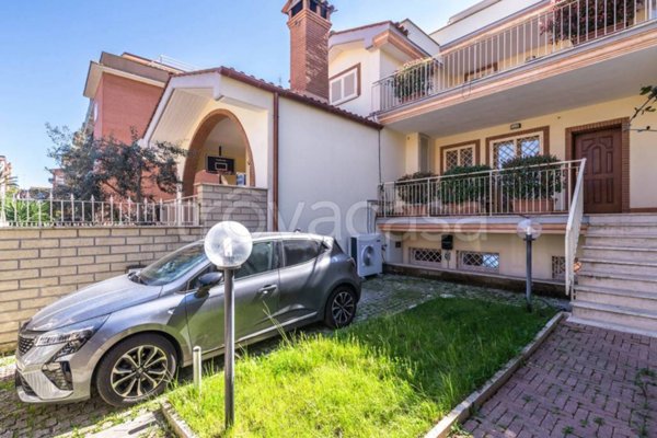 casa indipendente in vendita a Roma in zona Torrione Cerquetta