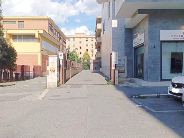 negozio in vendita a Roma in zona Prenestino-Centocelle