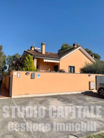 casa indipendente in vendita a Roma in zona Ostia Antica