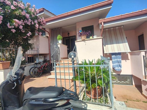 casa indipendente in vendita a Roma in zona Massimina/Casal Lumbroso