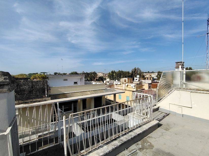appartamento in vendita a Roma in zona Appio Latino