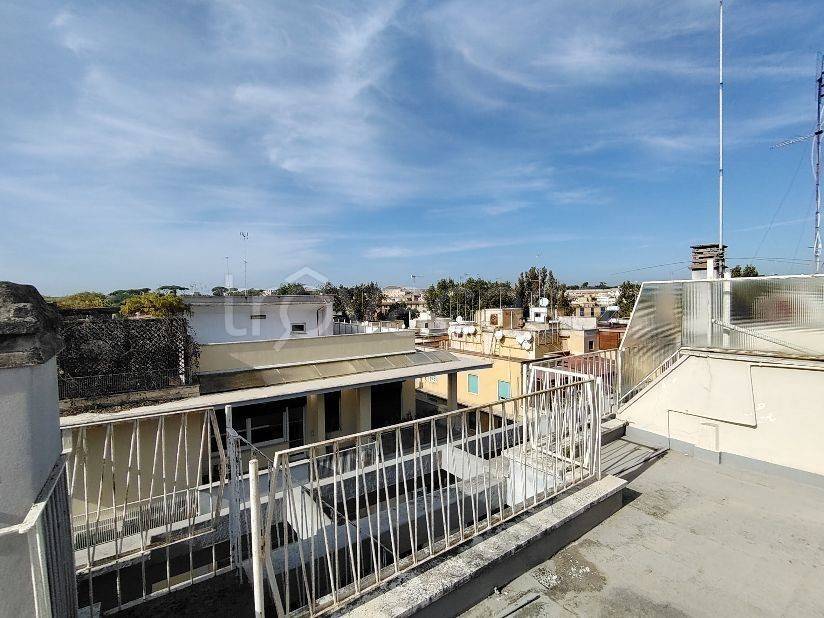 appartamento in vendita a Roma in zona Appio Latino
