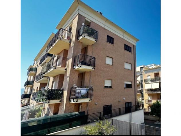 appartamento in vendita a Roma in zona Colle Monfortani