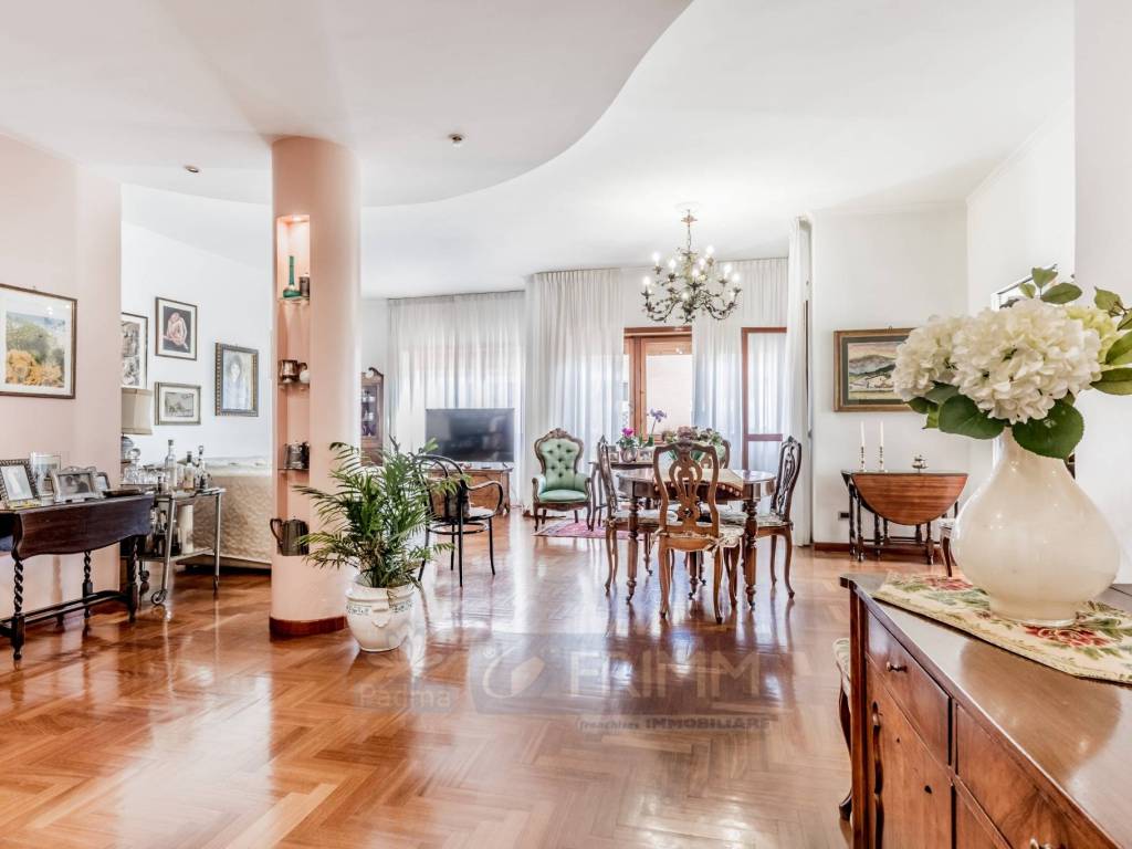 appartamento in vendita a Roma in zona Ostia