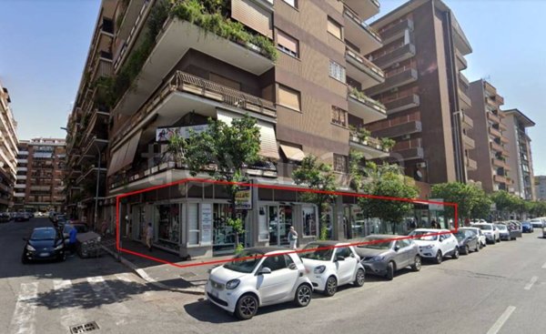 negozio in vendita a Roma in zona Ponte Mammolo