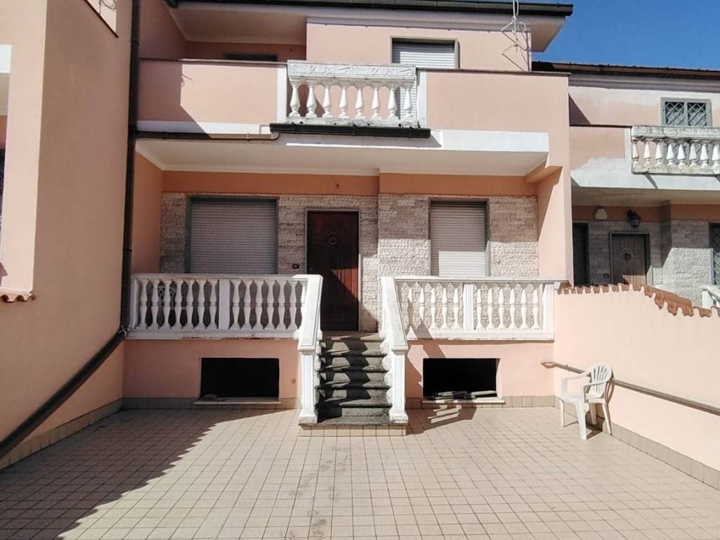 casa indipendente in vendita a Roma in zona Tor Vergata/Torrenova
