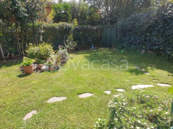 casa indipendente in vendita a Roma in zona Mostacciano