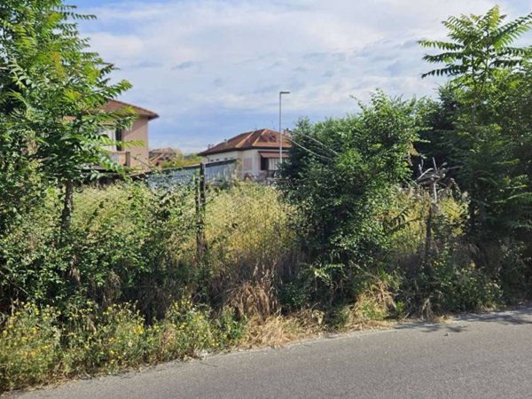 locale commerciale in vendita a Roma in zona Prenestino-Labicano