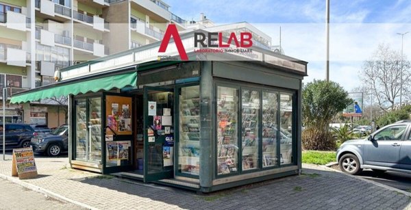 negozio in vendita a Roma in zona Ostia