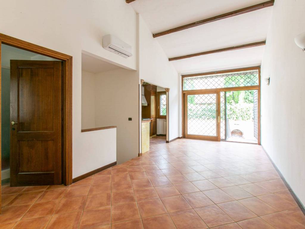 casa indipendente in vendita a Roma in zona Infernetto