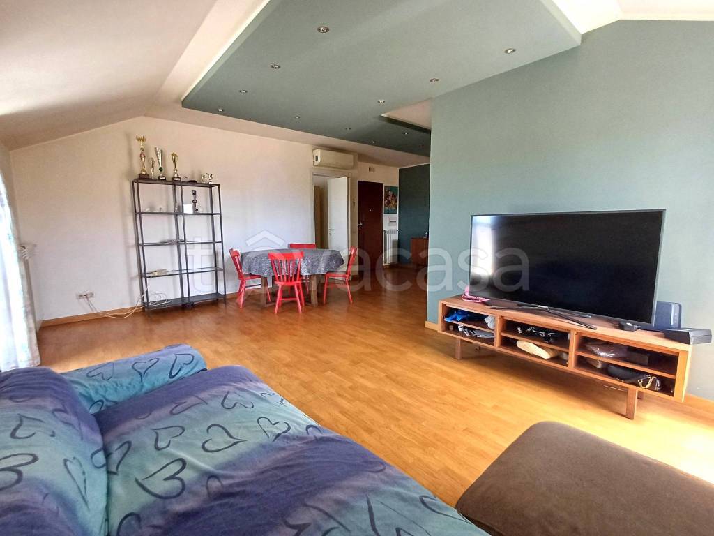 appartamento in vendita a Roma in zona Torre Maura