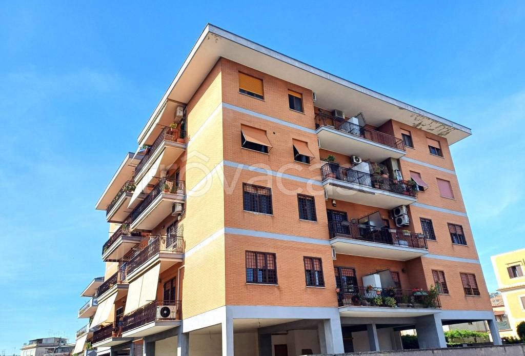 appartamento in vendita a Roma in zona Torre Maura