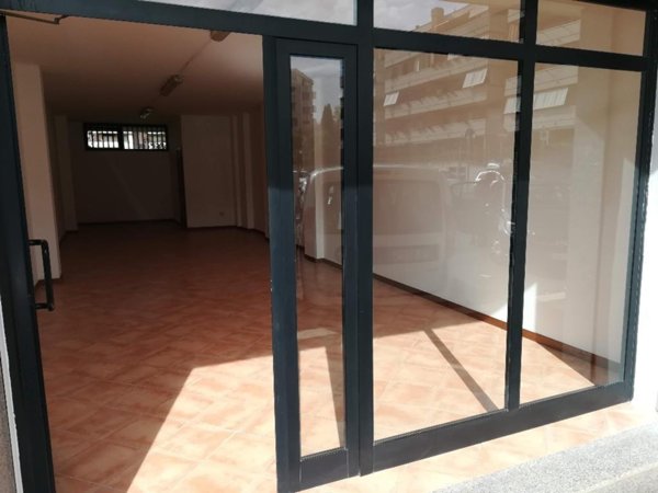locale commerciale in vendita a Roma in zona Acilia