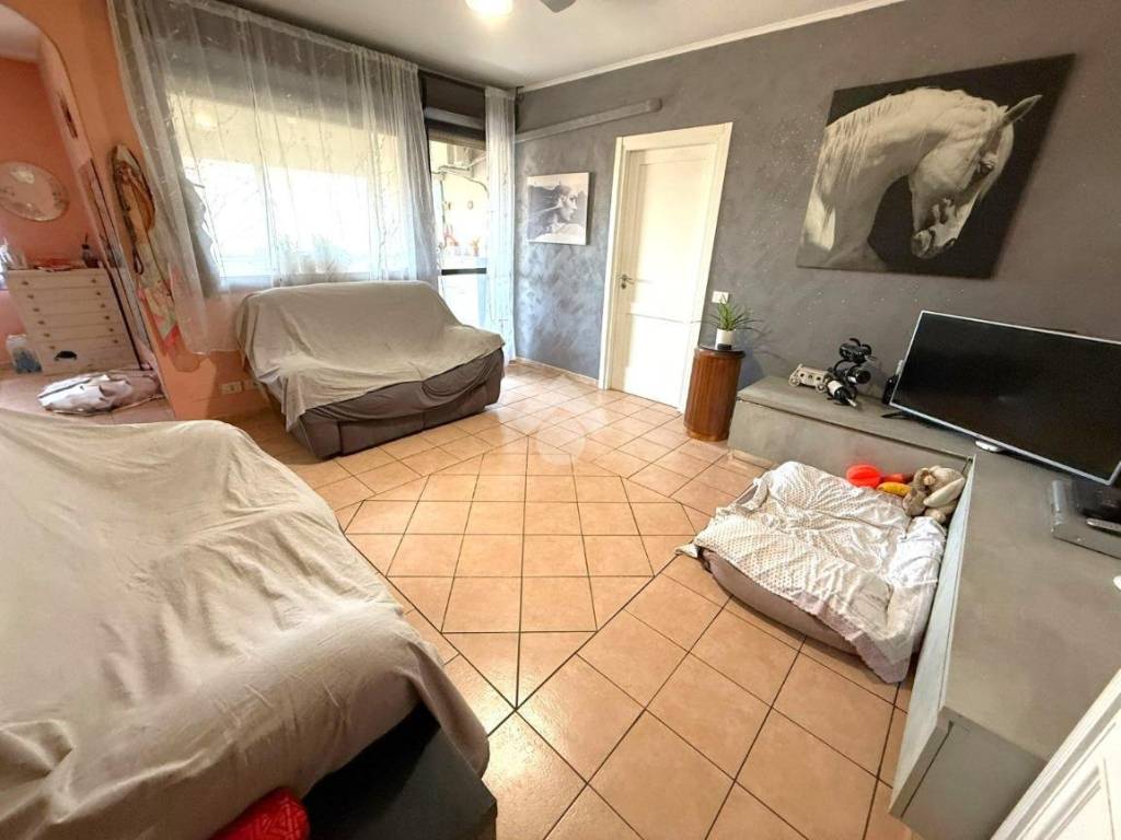 appartamento in vendita a Roma in zona Spinaceto