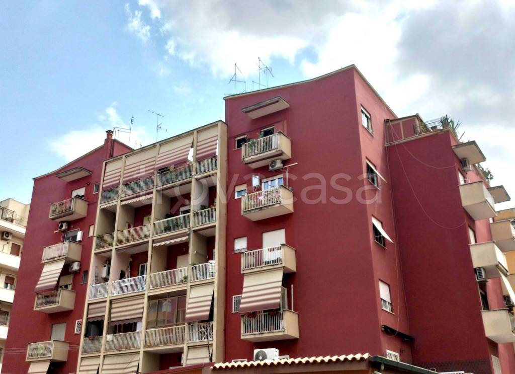 appartamento in vendita a Roma in zona Tuscolano