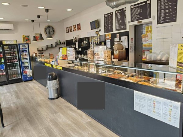negozio in vendita a Roma in zona Infernetto