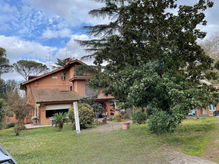 casa indipendente in vendita a Roma in zona Casal Monastero