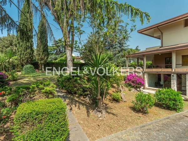 casa indipendente in vendita a Roma in zona Mostacciano