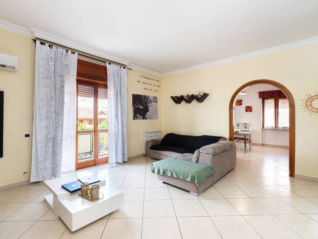 appartamento in vendita a Roma in zona Colle del Sole