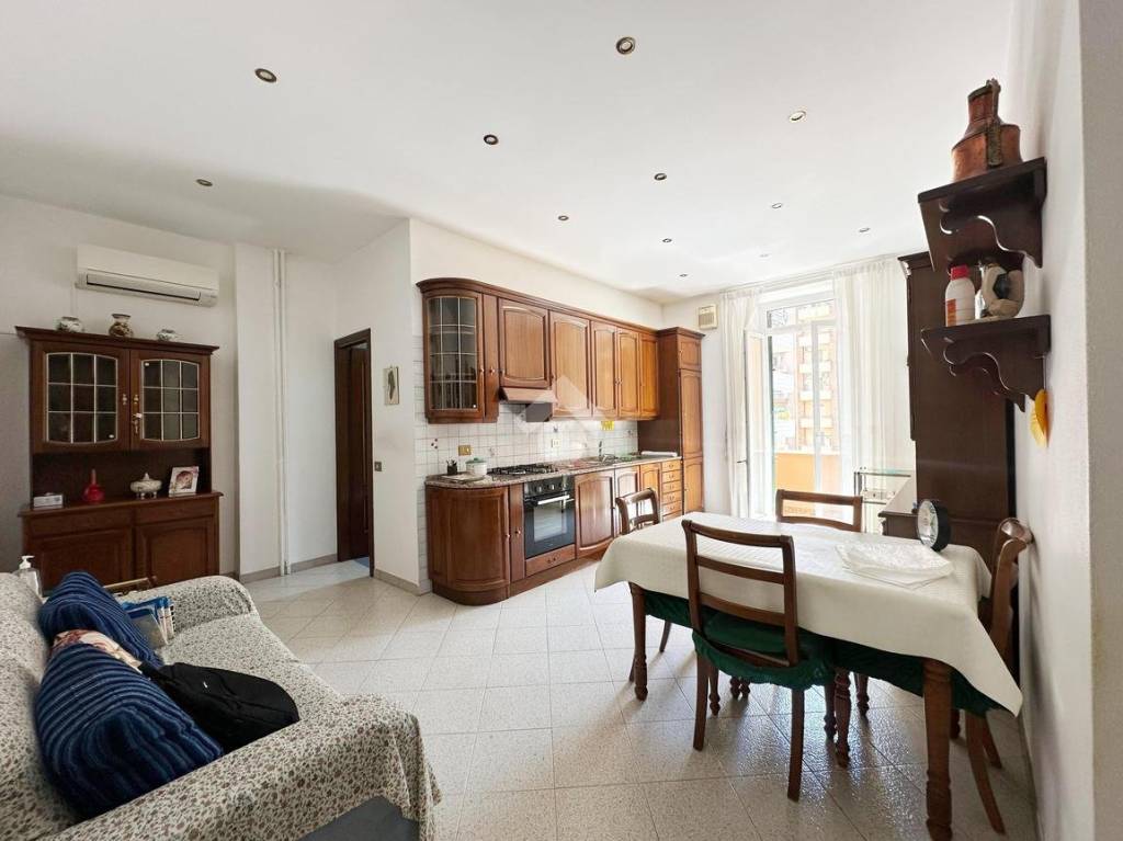 appartamento in vendita a Roma in zona Appio Latino