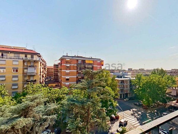appartamento in vendita a Roma in zona Appio Claudio