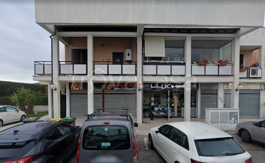 negozio in vendita a Roma in zona Infernetto