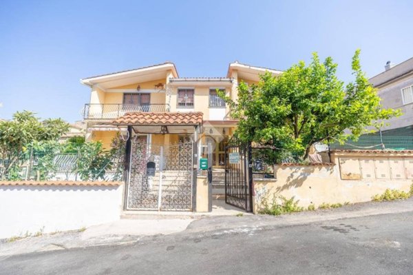 appartamento in vendita a Roma in zona Castelverde