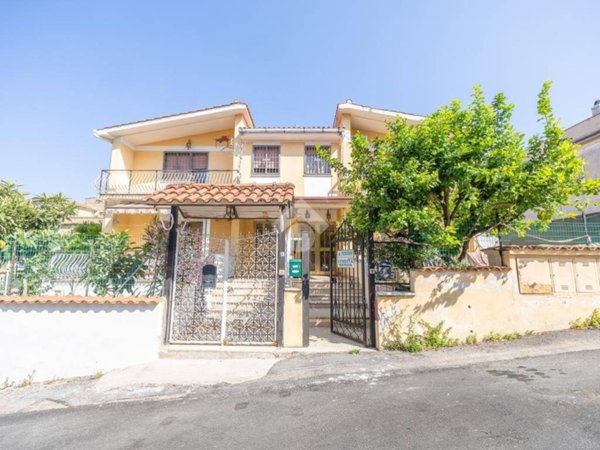 appartamento in vendita a Roma in zona Lunghezza