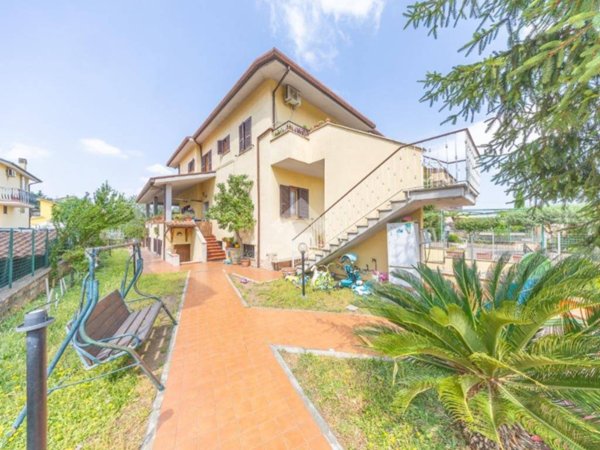 appartamento in vendita a Roma in zona Lunghezza