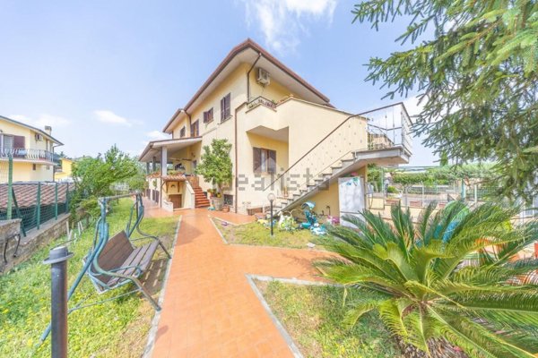 appartamento in vendita a Roma in zona Lunghezza