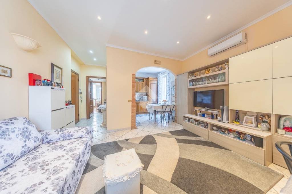 appartamento in vendita a Roma in zona Finocchio