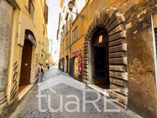 locale di sgombero in vendita a Roma in zona Rione di Ponte