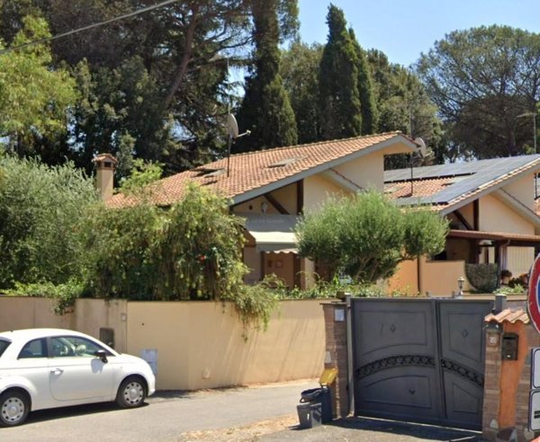 casa indipendente in vendita a Roma in zona Infernetto